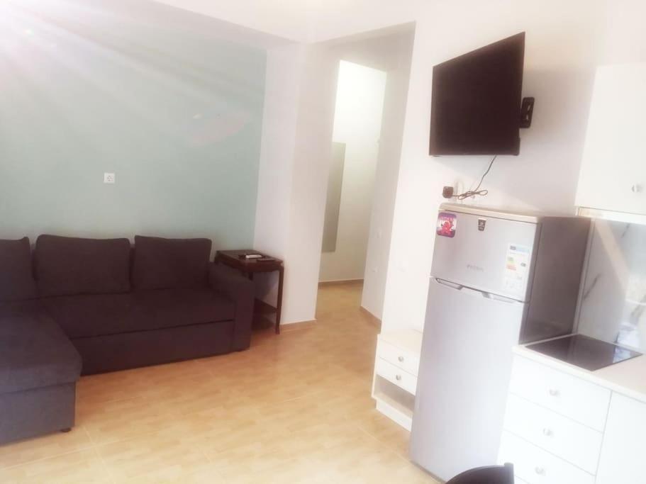 3 Room Apartment By The Beach - Free Parking Peraía Esterno foto