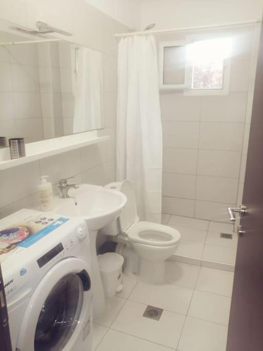 3 Room Apartment By The Beach - Free Parking Peraía Esterno foto